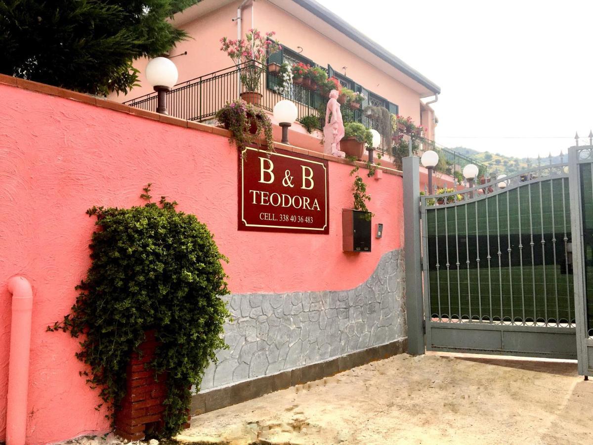 B&B Teodora Gaggi Exteriör bild